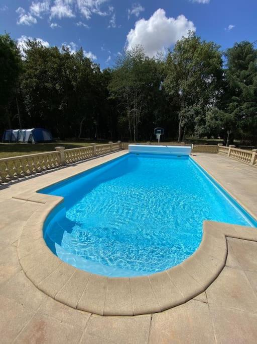 Le Cabaret Paisible Avec Piscine Vila Montierchaume Exterior foto