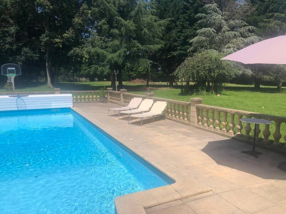 Le Cabaret Paisible Avec Piscine Vila Montierchaume Exterior foto